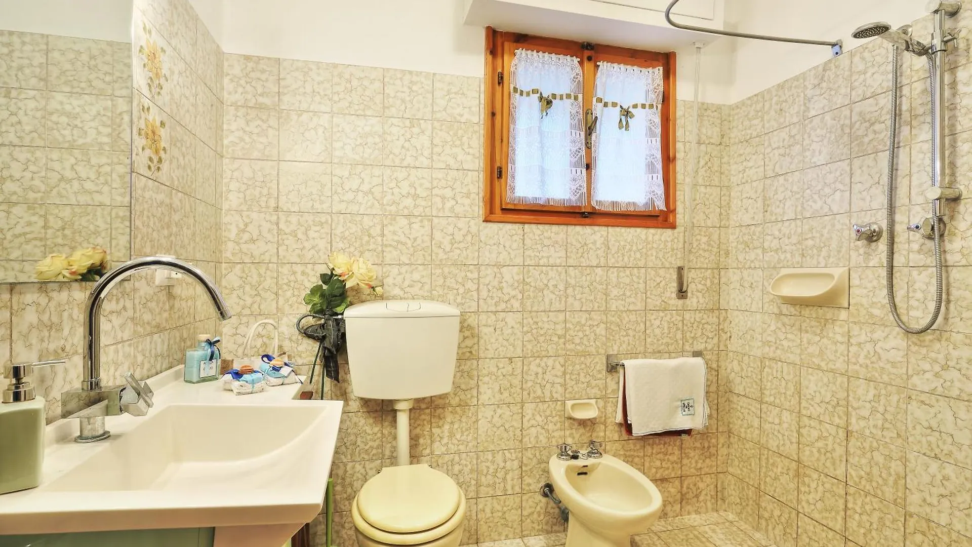 Apartment La Maison Al Mare Cecina  Italy